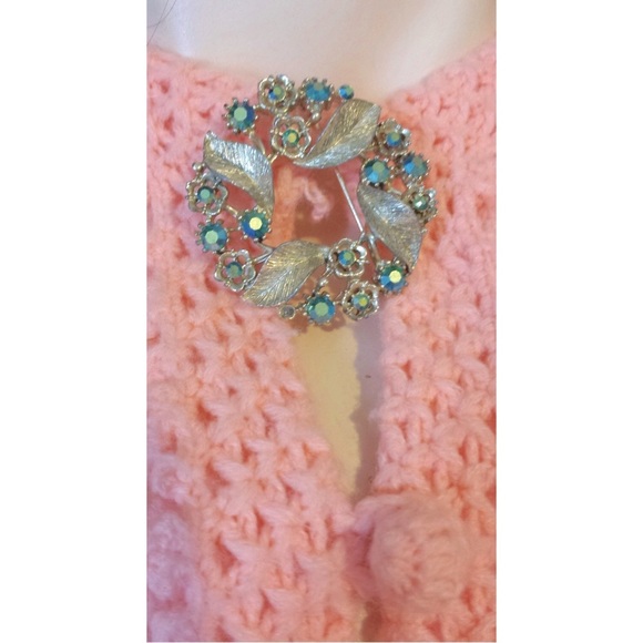 Vintage MCM AB Shimmery Rhinestone Crystal Wreath Brooch - Picture 3 of 4